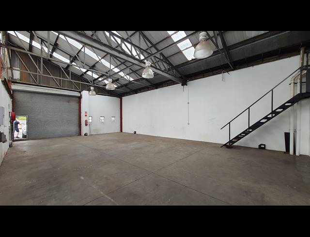190M² WAREHOUSE TO LET IN SEBENZA